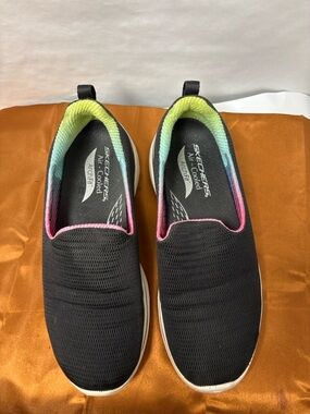 Sketchers Arch Fit Slip on Sneakers size 9 Air Cooled Memory Foam Black